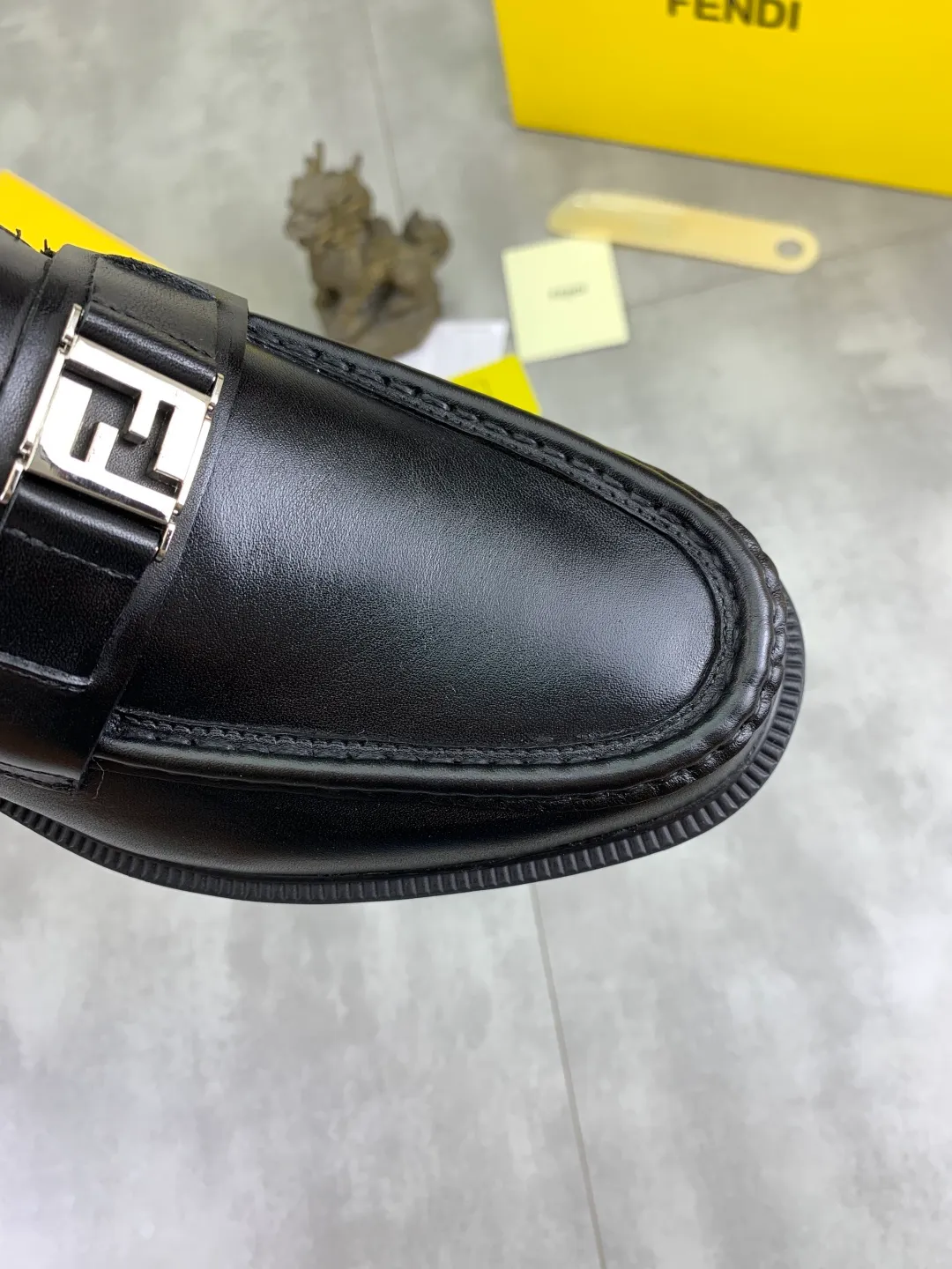 ​Men's shoes 💰P480💰[New model] Water dyed cowhide 🆘 The latest FENDI (Fendi) new casual leather shoes 🕶️🕶️Simple routing effect, showing an elegant and cool driving shoe 🎬Made of Italian 🇮🇹 imported calfskin + first-layer water-dyed cowhide lining🐂Excellent material🎬Detailed workmanship 🤗Comfortable foot feel➰➰. ​Pair it with any outfit to show your taste and temperament, low-key luxury ♻️Design ​simple and elegant ​noble and fashionable 🍃​Very loved and favored by trendy men 💓❤️Size: 38-44 2⃣️colors available
